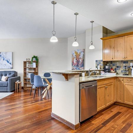 Alluring Mountain View Condo - Right In The Heart Of Downtown - Managed By Little Sister Getaways キャンモア エクステリア 写真